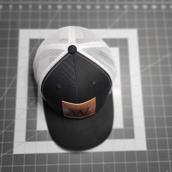 Custom Trucker Leather patch hat with stitched logo letter of your choice - Picture 4 of 9
